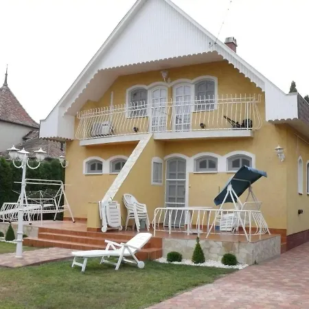 Familia Nyaralo 26 * Balatonmariafurdo