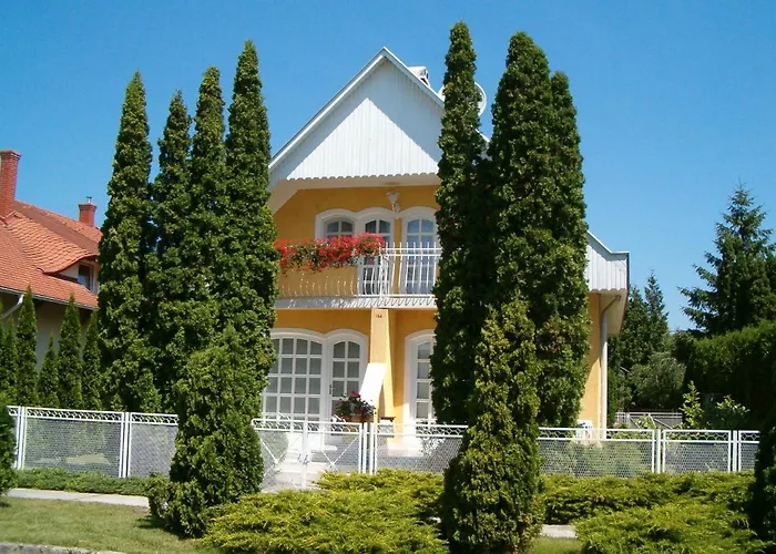 Familia Nyaralo 26 *